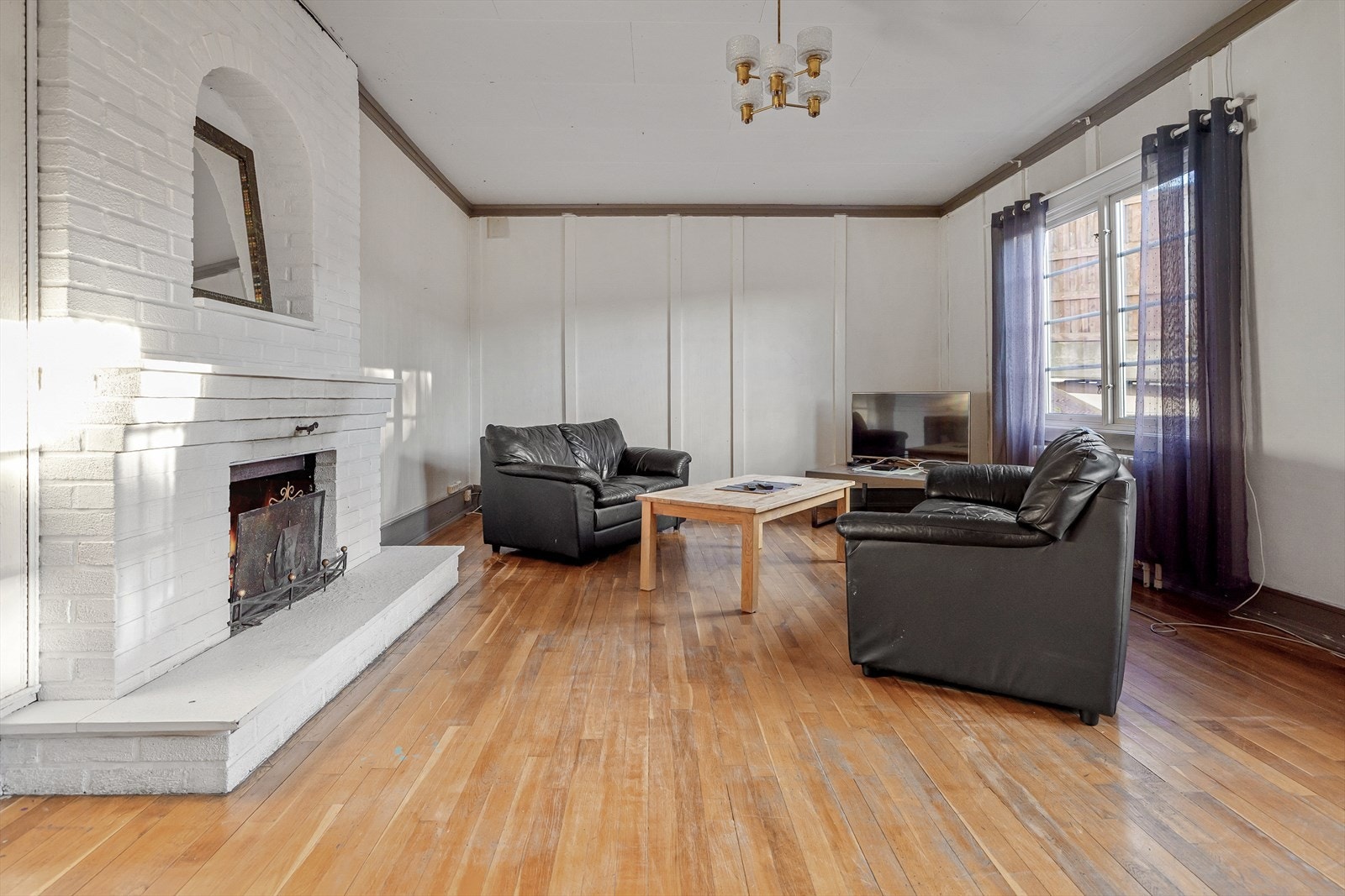 Her er et ganske nytt kjøkken, gode oppvarmingsløsninger, fine detaljer og flere gode rom. Galleribilde