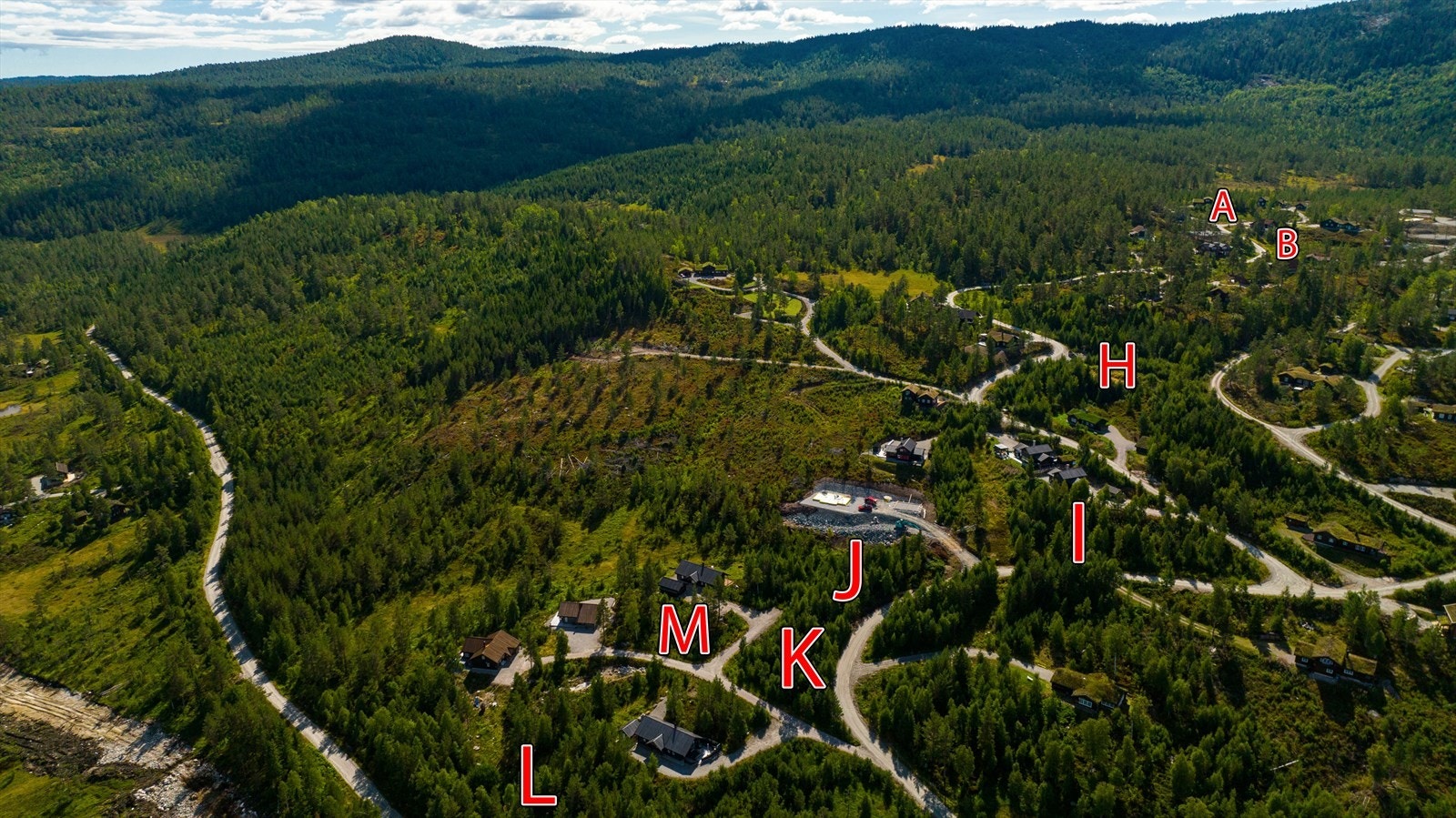 Det er regulert inn flere tomter i feltet. Disse er p.t ikke fradelt, men kan kjøpes etter egen avtale. Konf.megler. Galleribilde