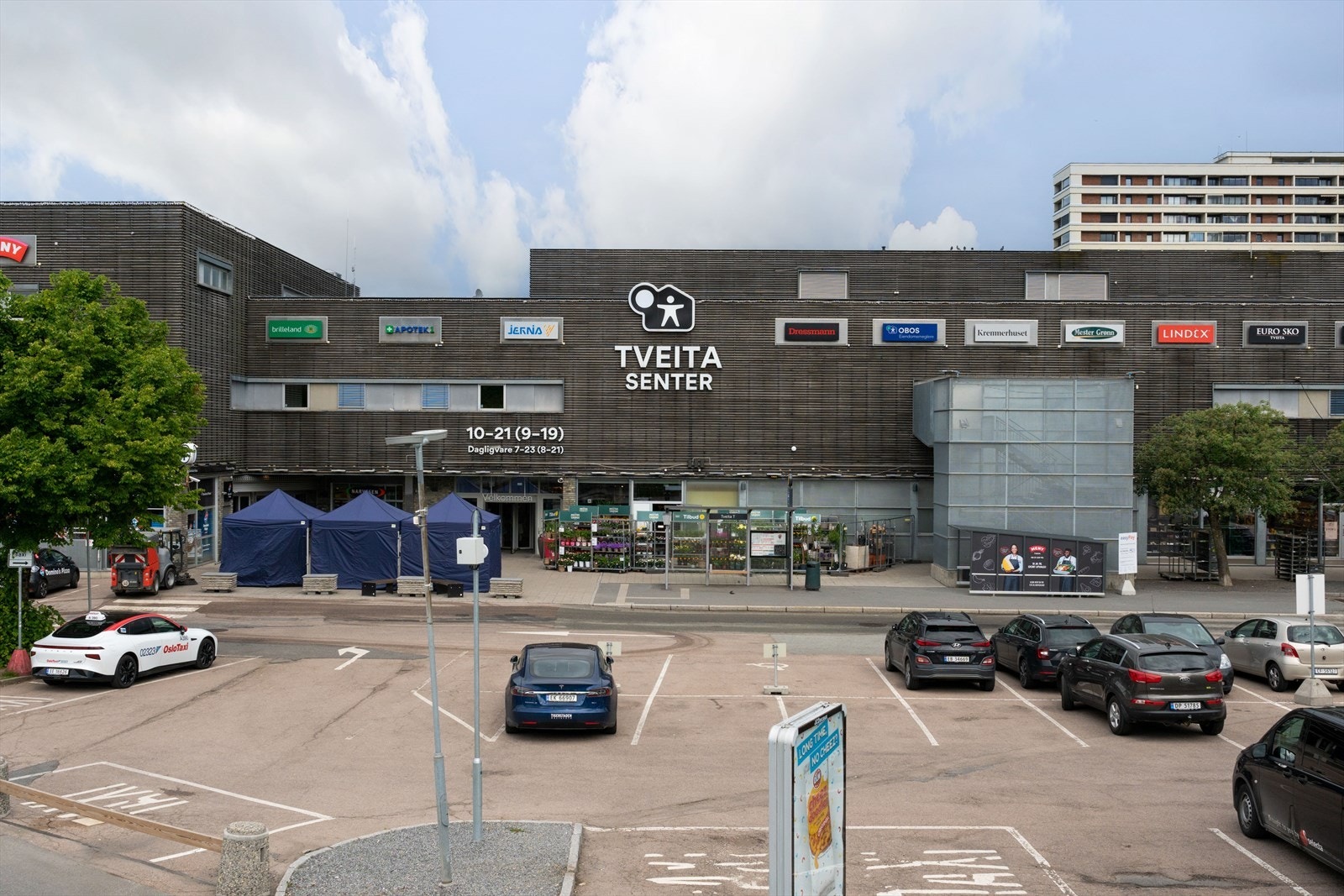 Tveita Senter med et rikelig utvalg av butikken innfor mote, interiør, helse, sport, dagligvare etc. Galleribilde