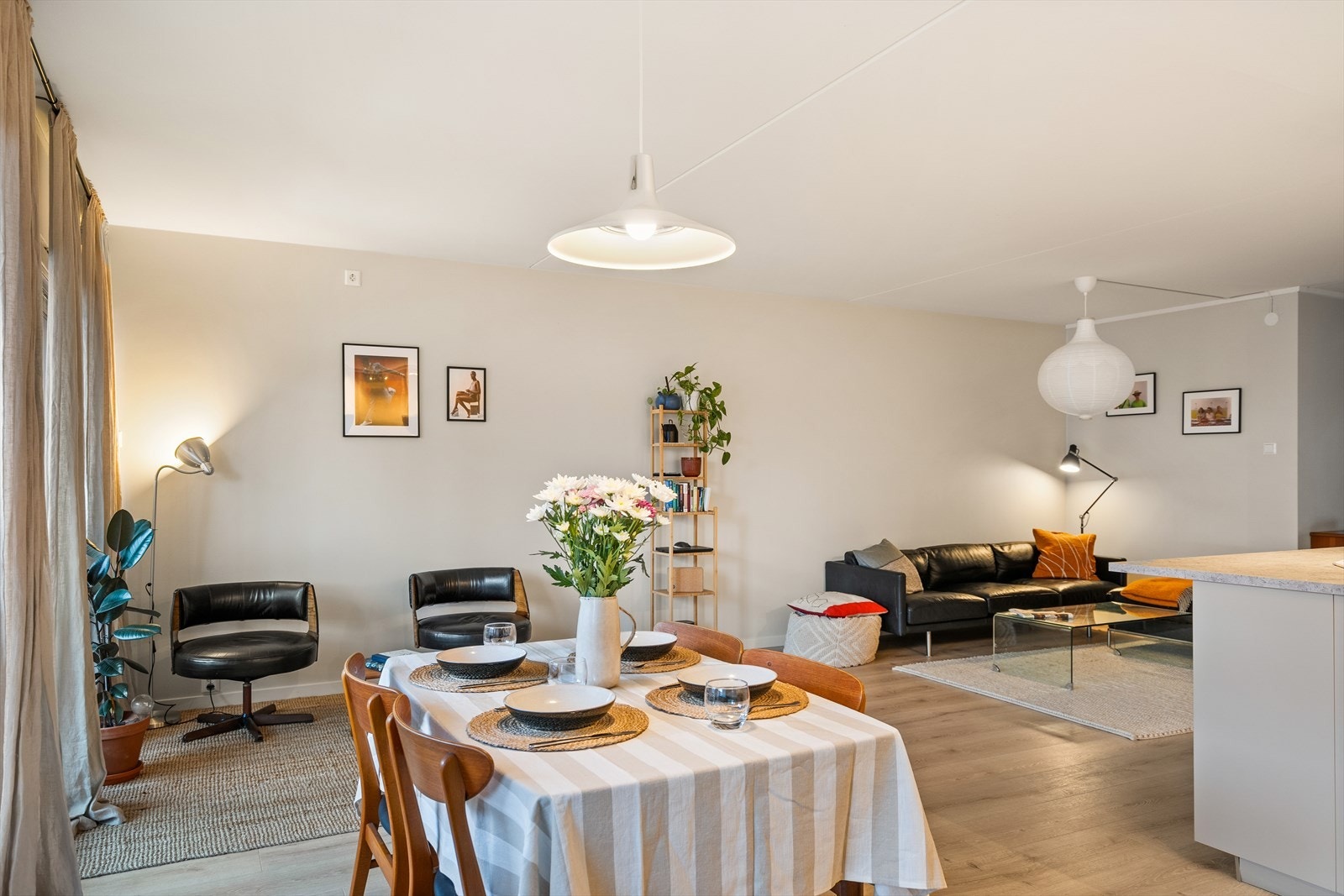 Leiligheten er lys og luftig. Det er god plass til hele familien. Galleribilde