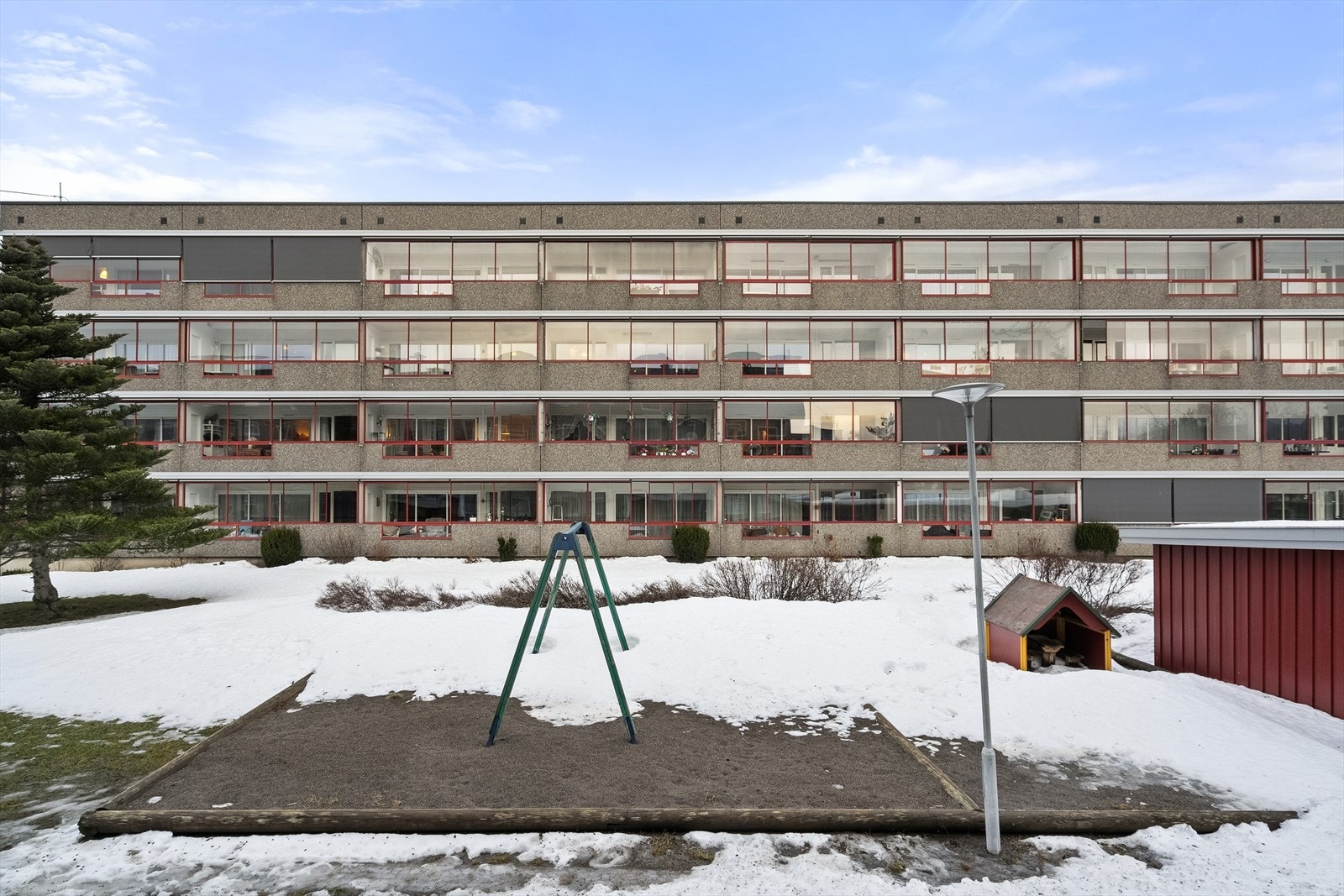 Fine lekeplasser i borettslaget for de små. Galleribilde