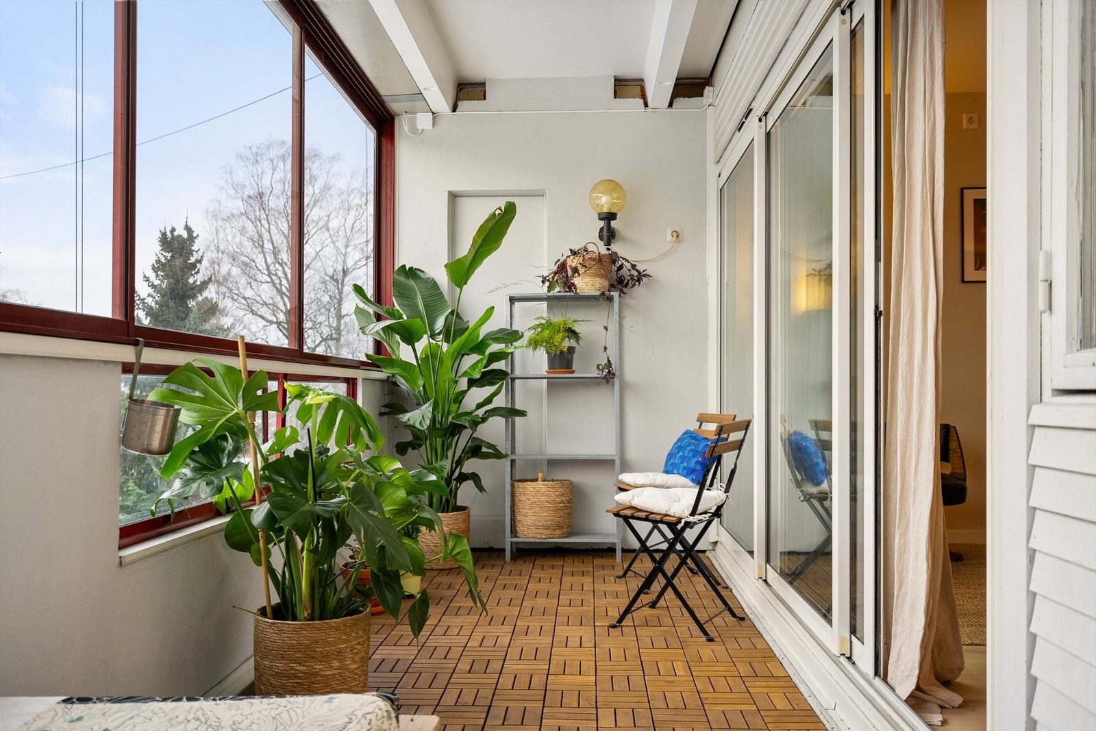 Fra stuen har du direkte adkomst til innglasset balkong på 11m². Galleribilde