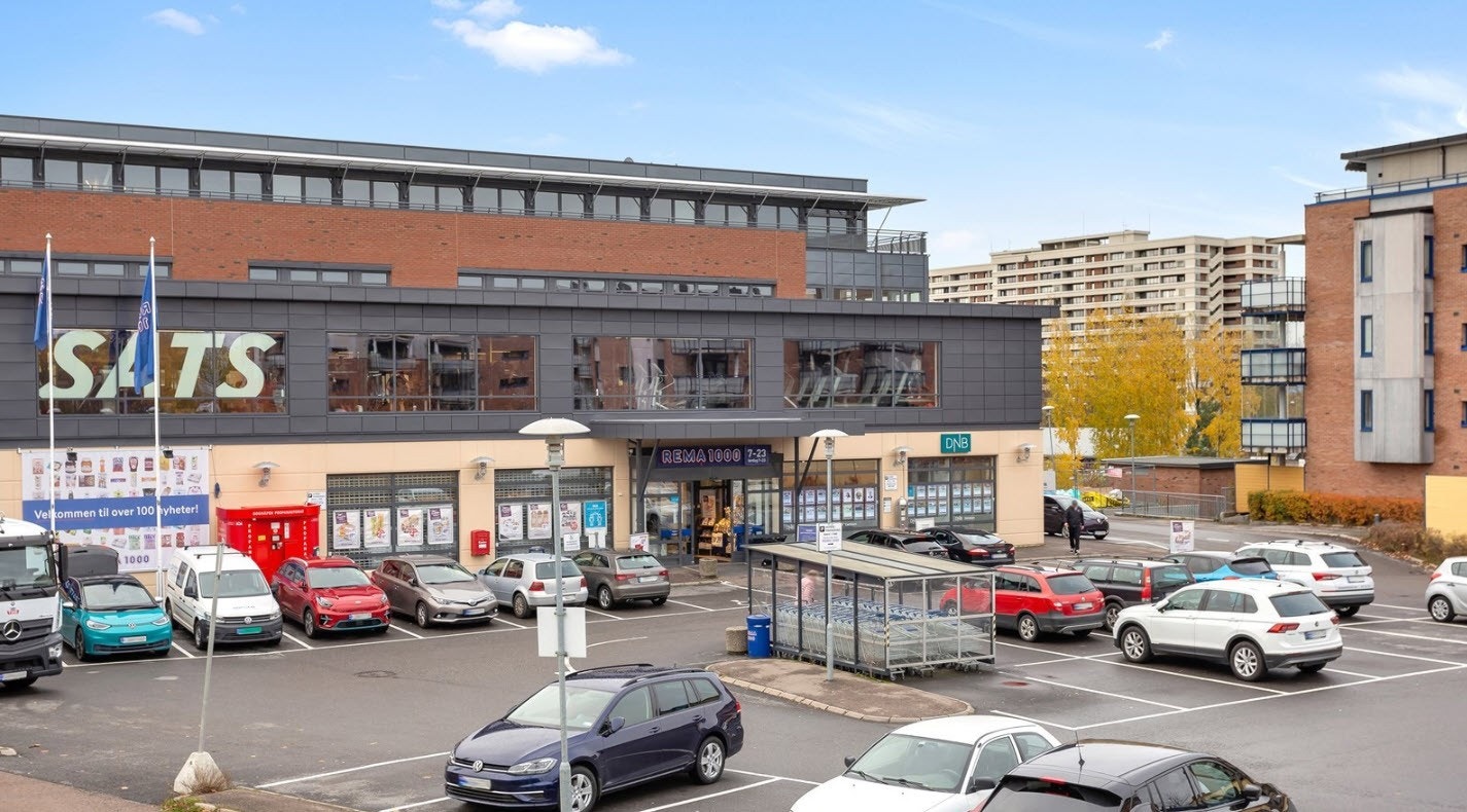 Dagligvarehandelen kan enkelt gjøres hos Coop Extra på Haugerud Senter eller Rema 1000 i Tvetenveien. Her finner du også Sats treningssenter. Galleribilde