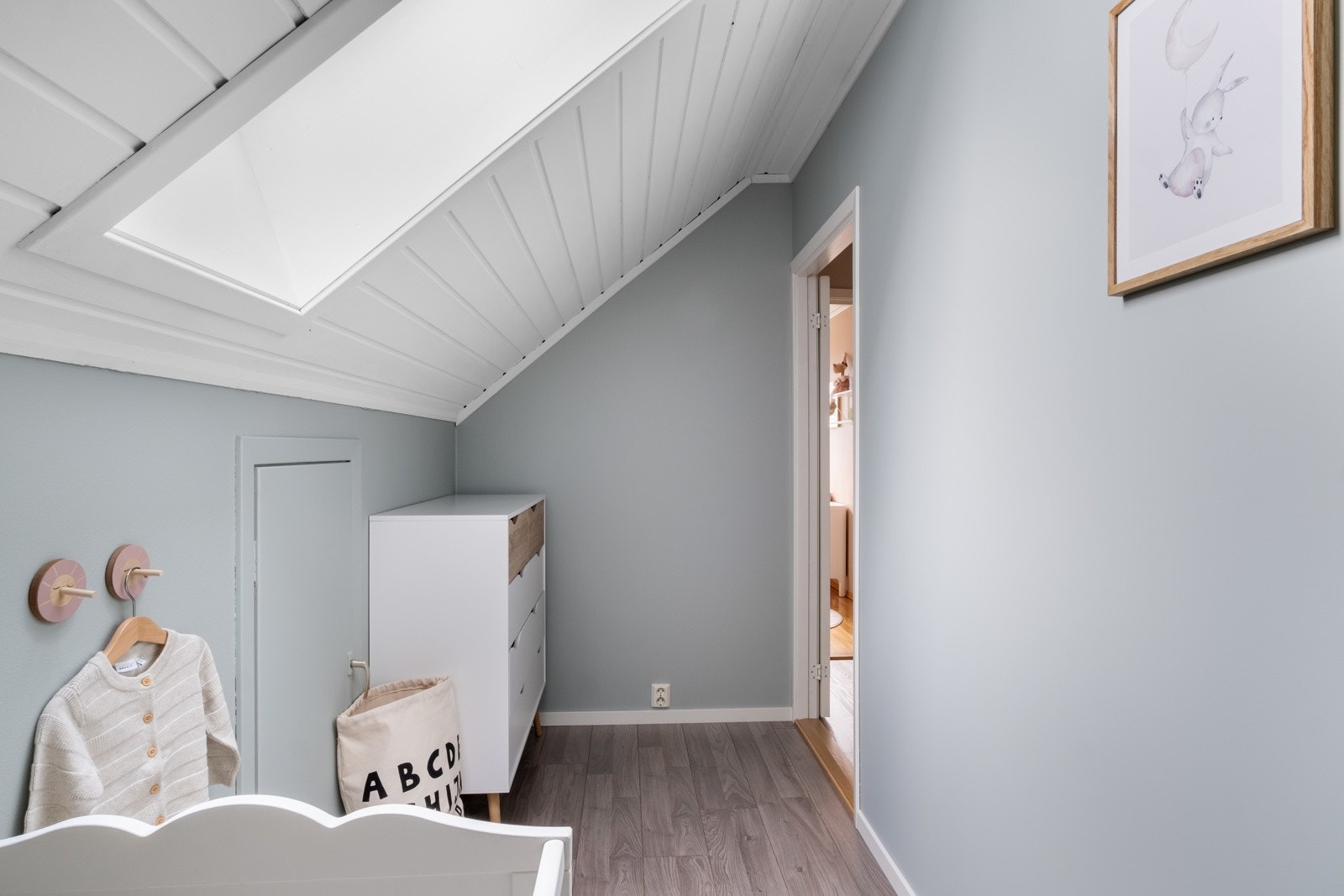 Innredet rom i loftsetasjen. Ikke godkjent for varig oppholdsrom. Galleribilde