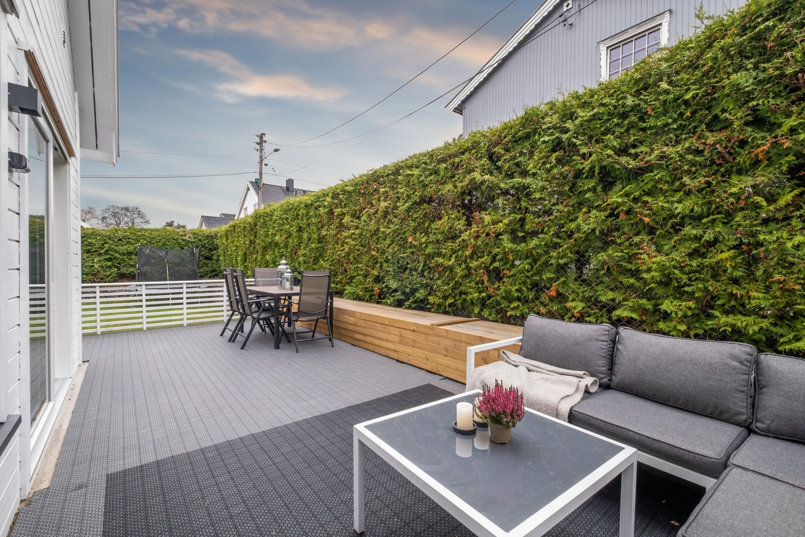 Boligen har en flott og romslig terrasse. Galleribilde