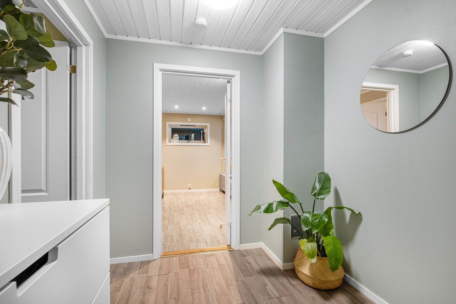 Romslig trapperom. Galleribilde