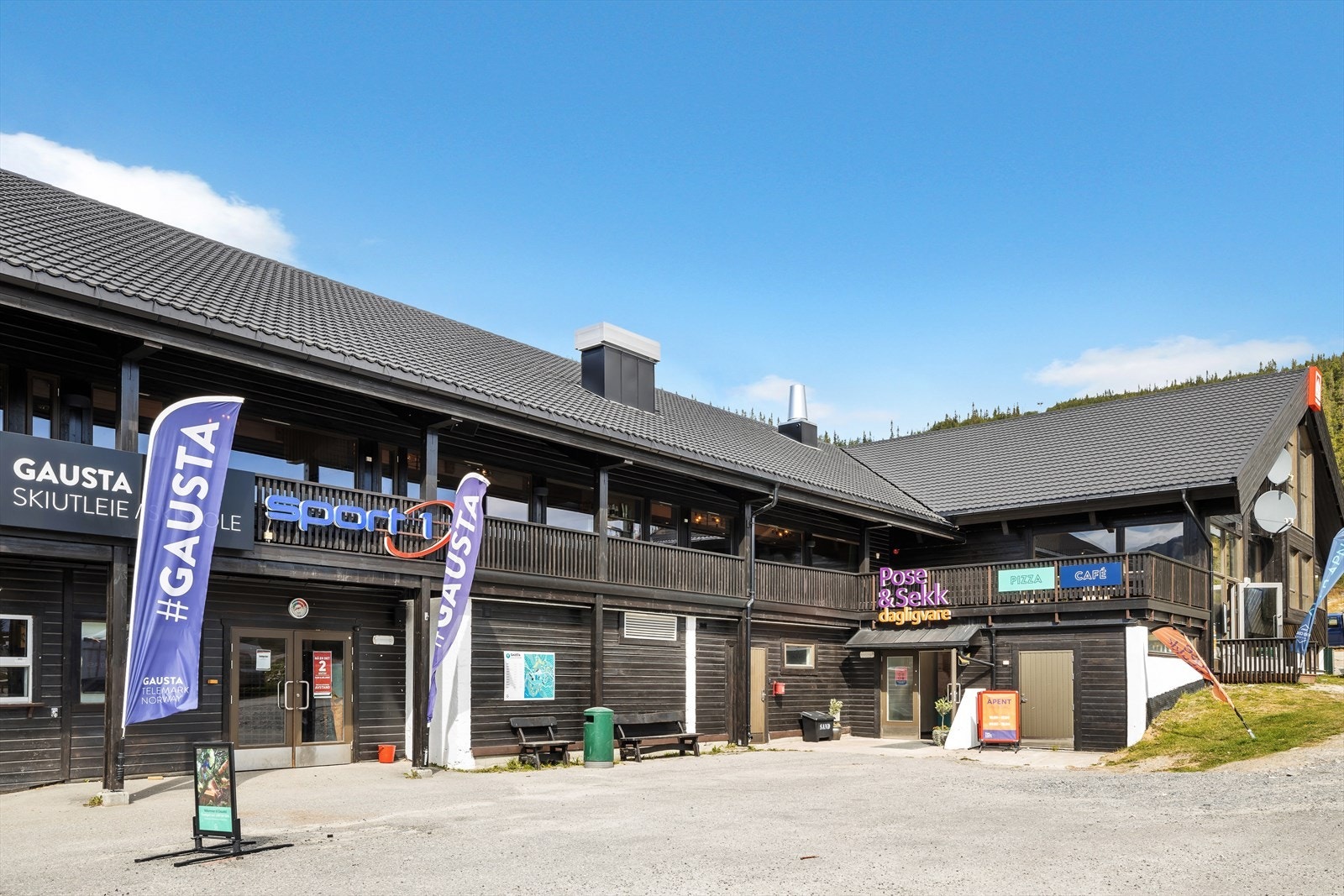 Restauranter, dagligvare, butikker og bakeri ved skibakkene på Gaustablikk.jpg Galleribilde