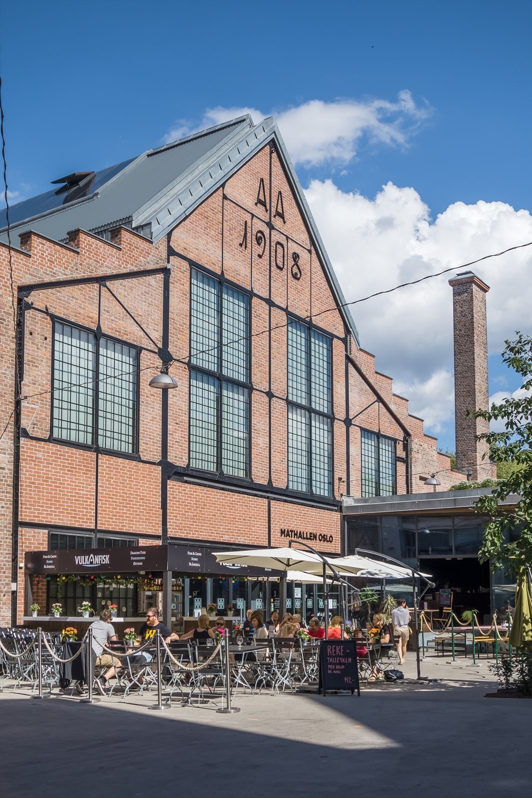 På andre siden av elven finner du Vulkan og Mathallen. Galleribilde
