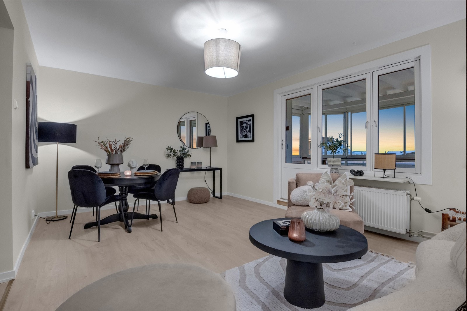 Delikate fargevalg og meget pene overflater. Her kan du flytte rett inn. Galleribilde