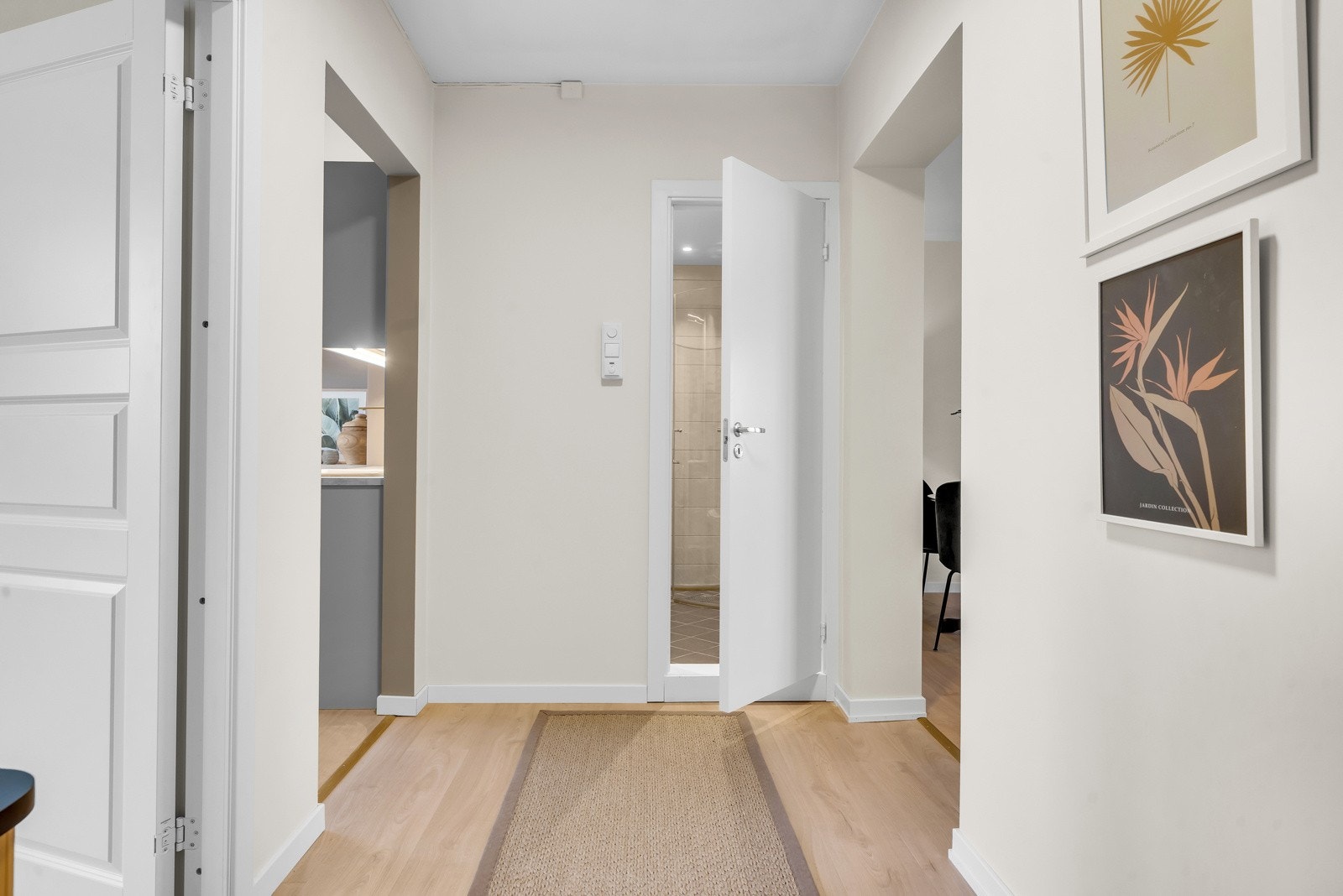 Ekstra lagringsplass finnes i to disponible boder i bygget. Galleribilde