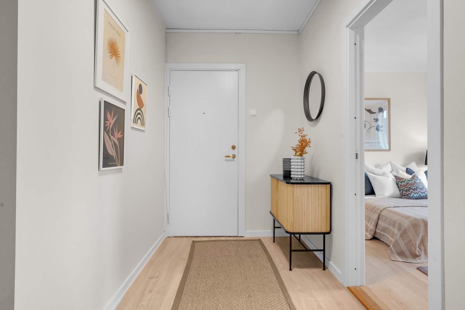 I 2024 ble ledningsnettet i leiligheten byttet ut og oppgradert til Nek 400. Det ble byttet ut stikkontakter lysbrytere og det ble tilført flere kurser til leiligheten. Galleribilde