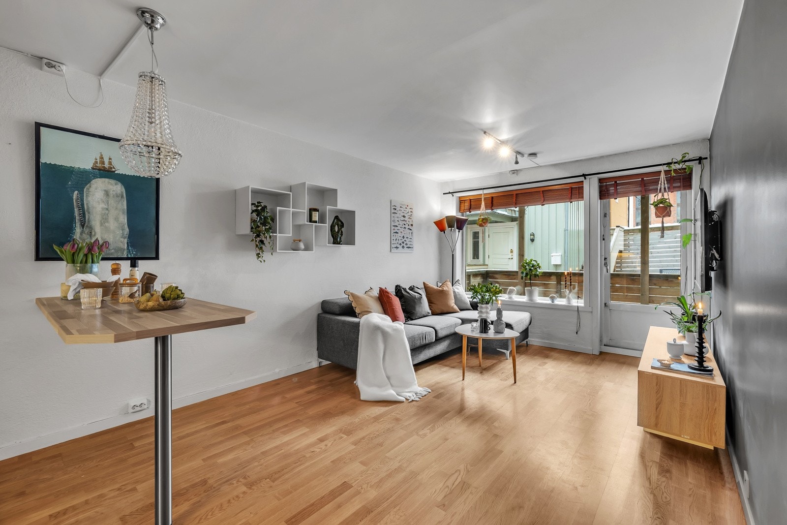 Videre fra kjøkkenet ledes du til dagligstuen Galleribilde