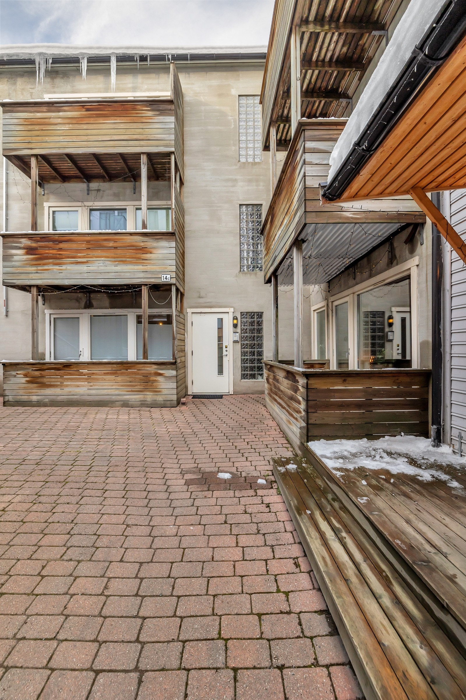 Bakgården / adkomst er oppvarmet Galleribilde