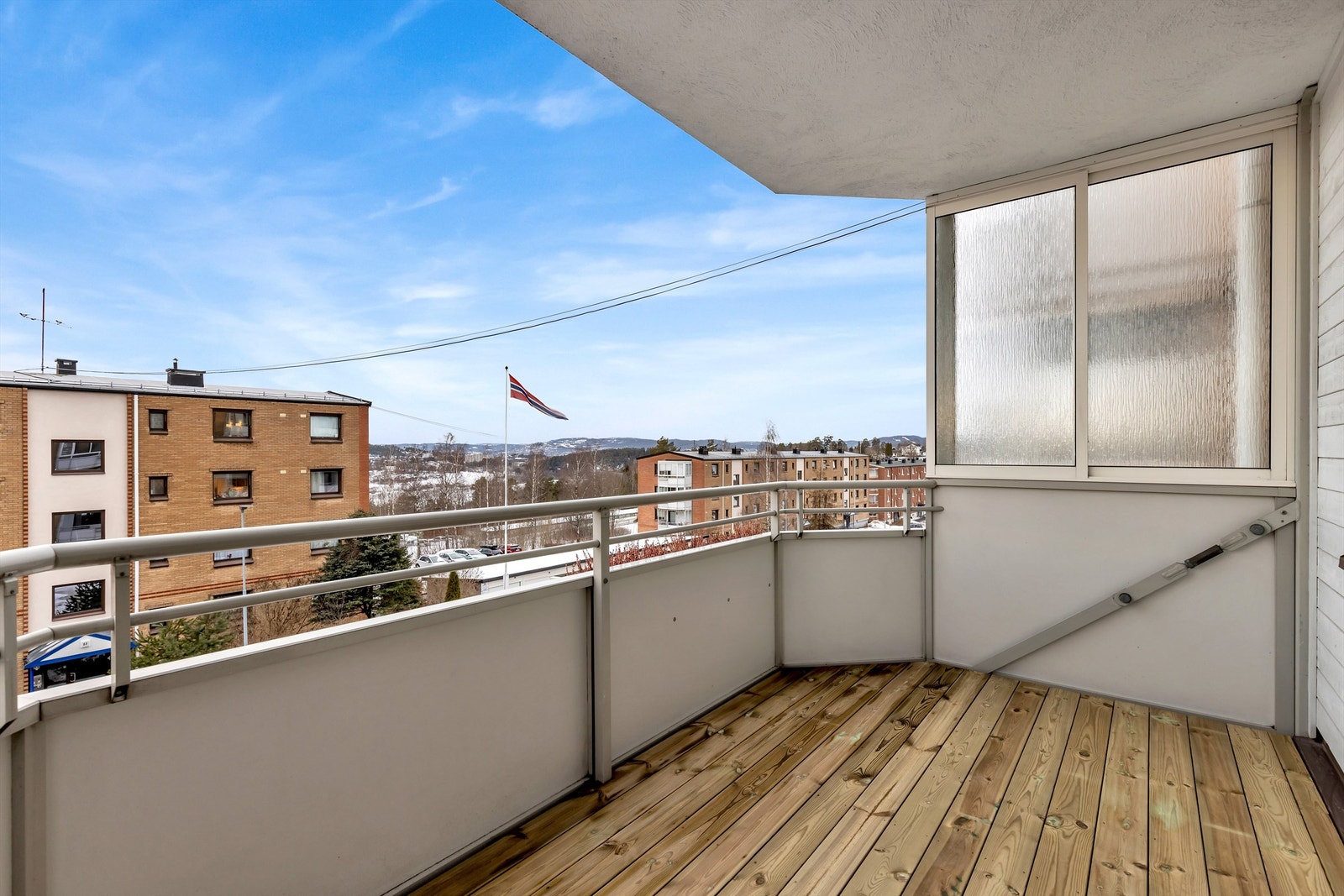 Balkongen er vestvendt. Galleribilde