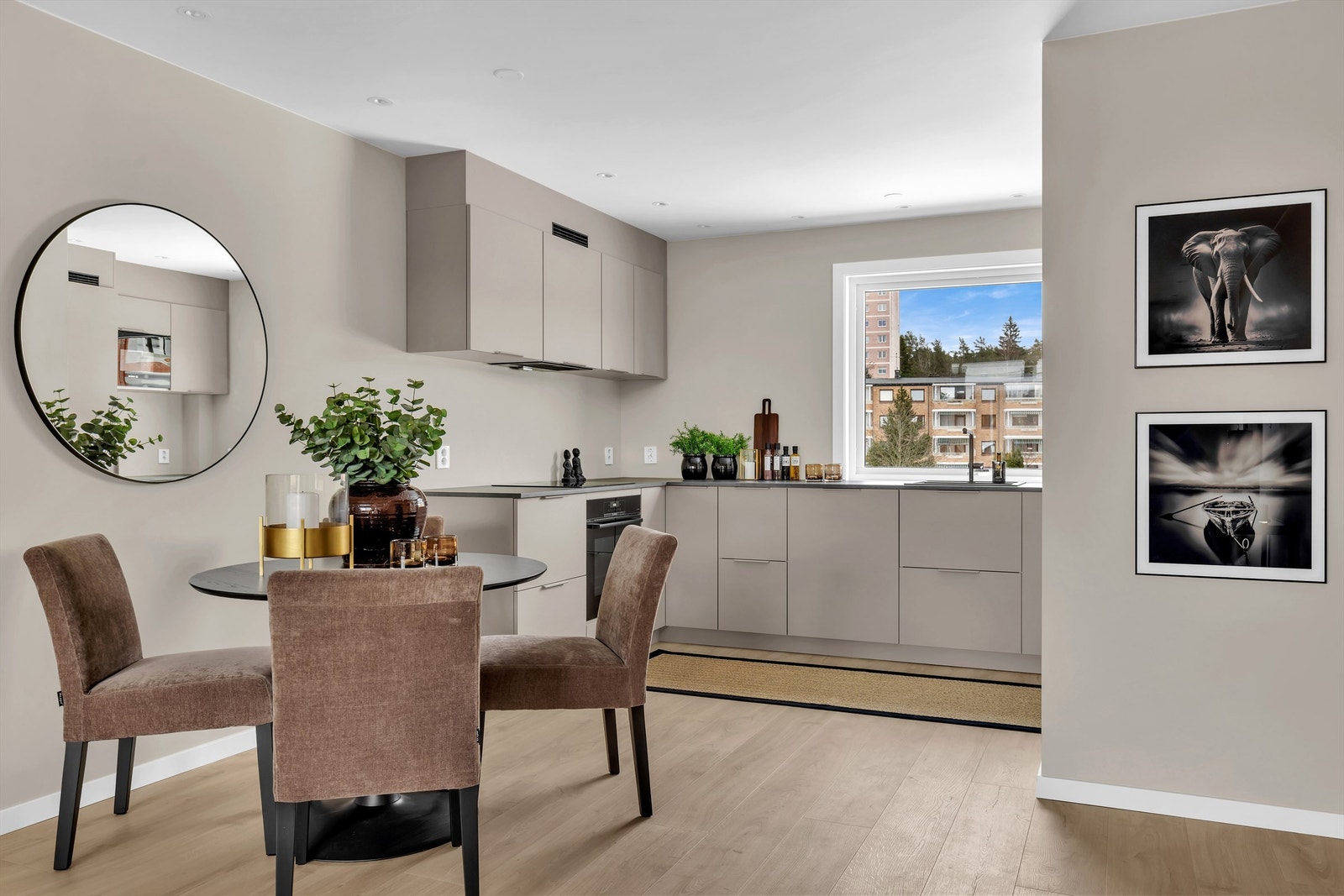 VI tar en titt på kjøkkenet. Galleribilde