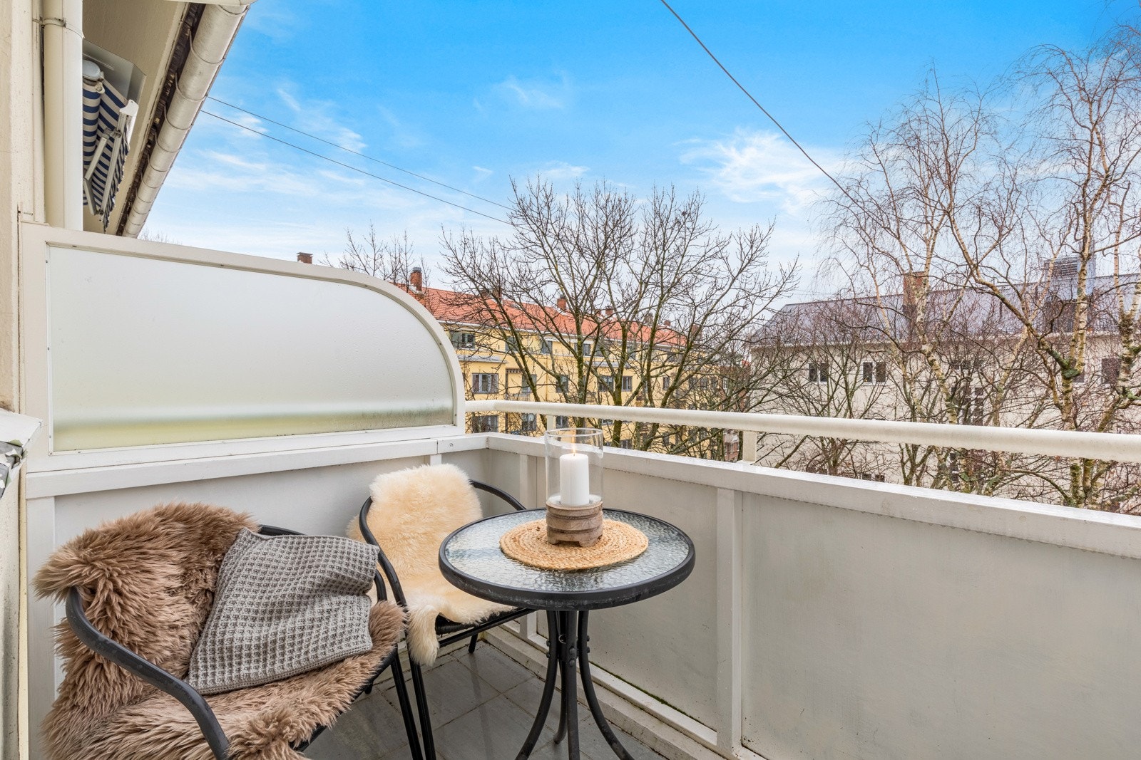 Det er plass til utemøbler på balkongen. Galleribilde