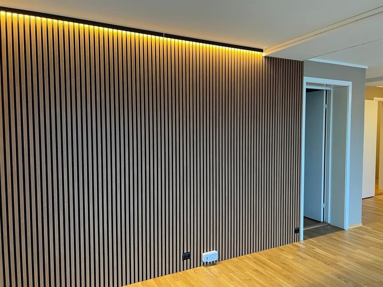 Spilevegg på stue med ledlist. Galleribilde