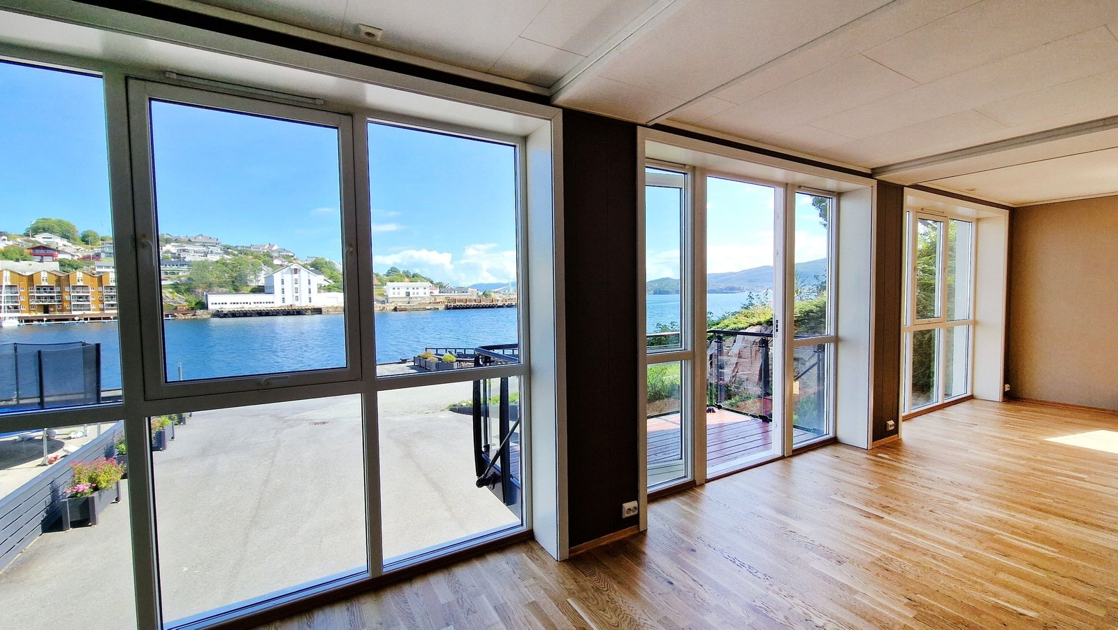 Her kan du både forberede og innta alle måltider med en helt fantastisk utsikt. Galleribilde
