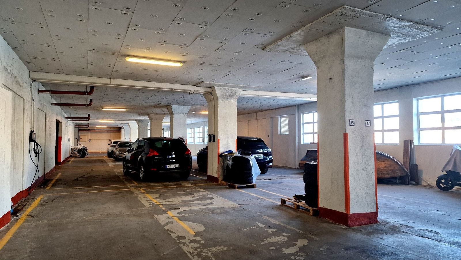 Egen garasjeplass kan kjøpes rimelig. Galleribilde