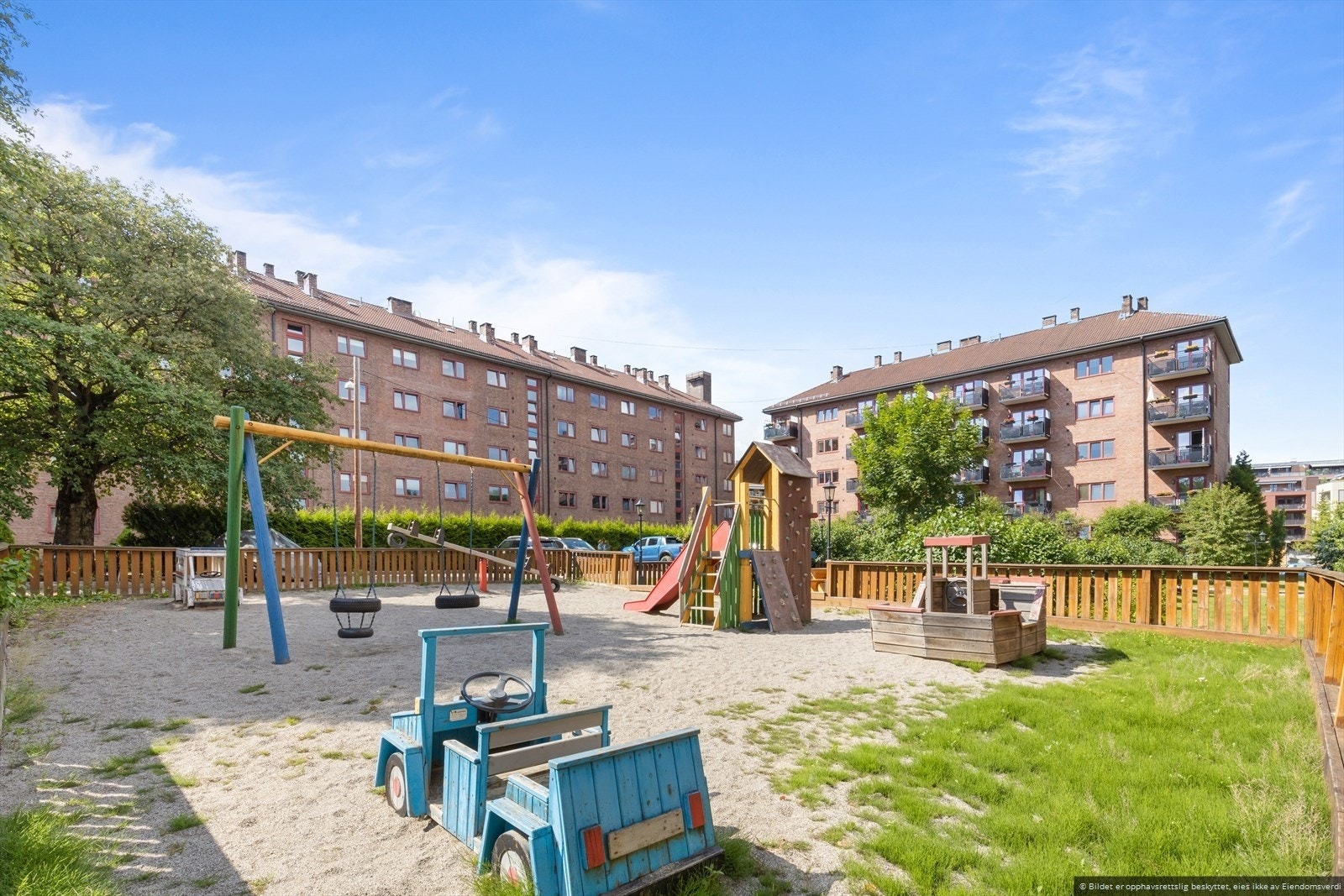 Flott lekeplass for de yngste barna Galleribilde