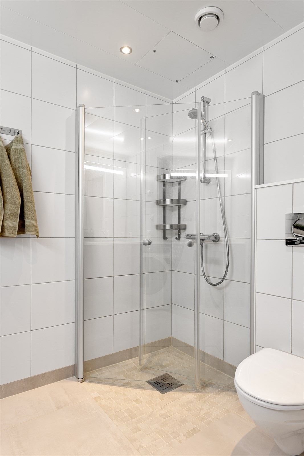 Dusjhjørne med innfellbare glassdører. Galleribilde