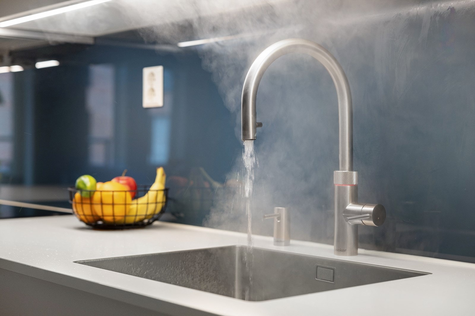 Quooker-kjøkkenkran med kokende vann på kort tid. Praktisk i en hektisk hverdag. Galleribilde