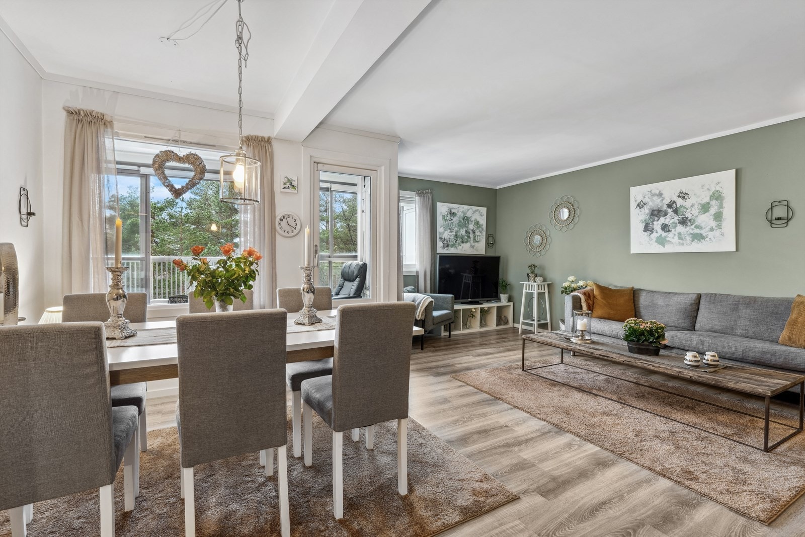 Dette er en lys, innholdsrik og praktisk 3-roms andelsleilighet. Galleribilde