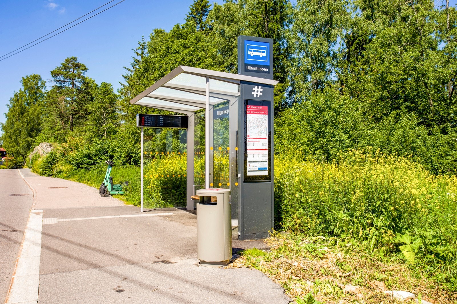 Det går buss fra Ullerntoppen som ligger rett ved leiligheten. Galleribilde