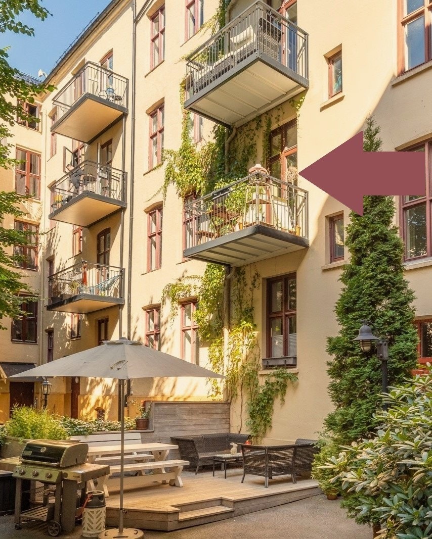 Leiligheten ligger meget fint og solrikt til med balkong inn mot rolig, flott bakgård. Galleribilde