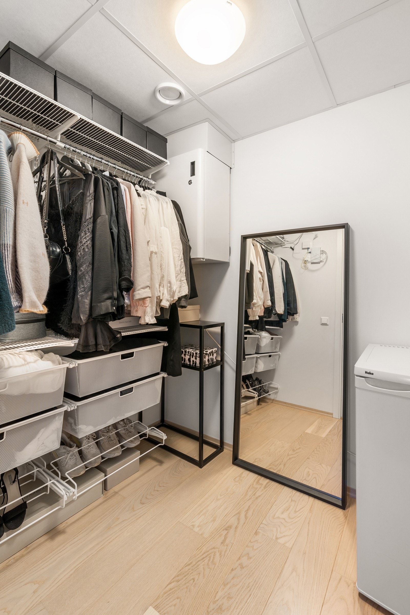 I tillegg er det egen bod/garderoberom innenfor soverommet - Svært praktisk! Galleribilde