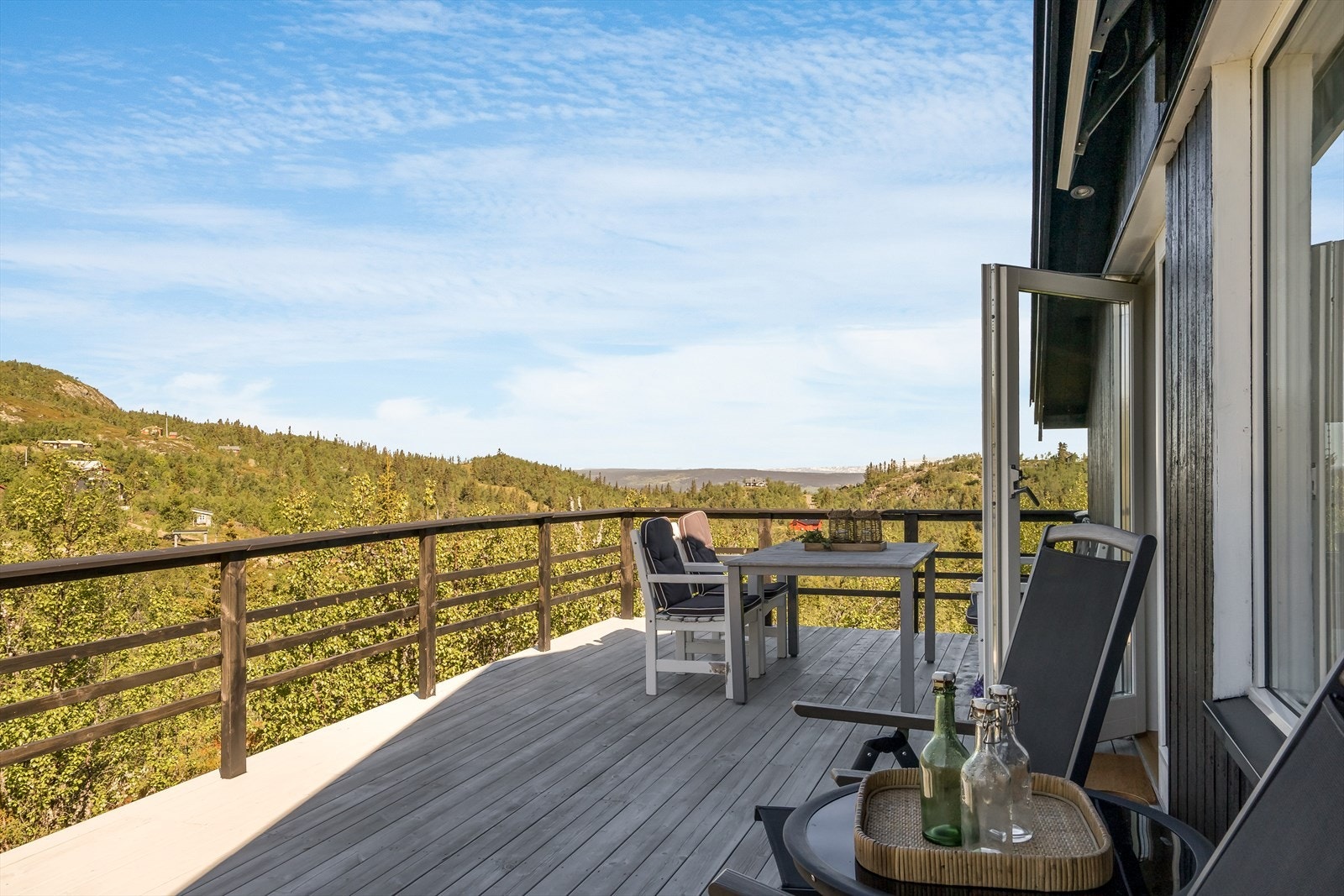 Terrasse med utgang fra stue. Galleribilde