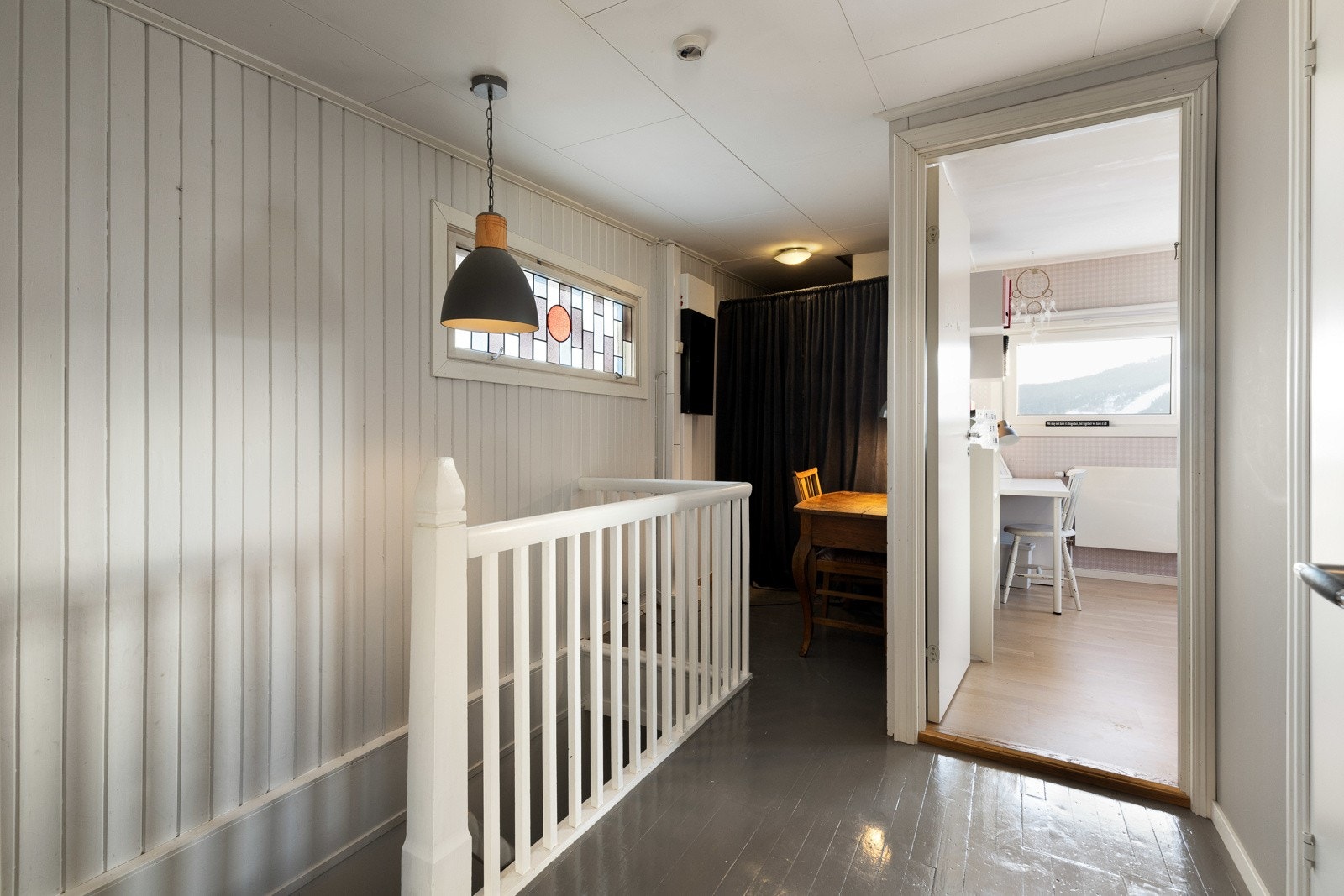 Trapp opp til 2. etasje. Galleribilde