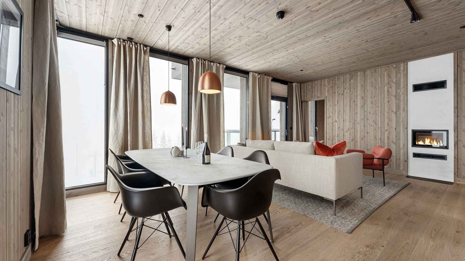 Spisestuen har god plass til familie og venner.
Foto fra leilighet i et tilsvarende prosjekt. Galleribilde