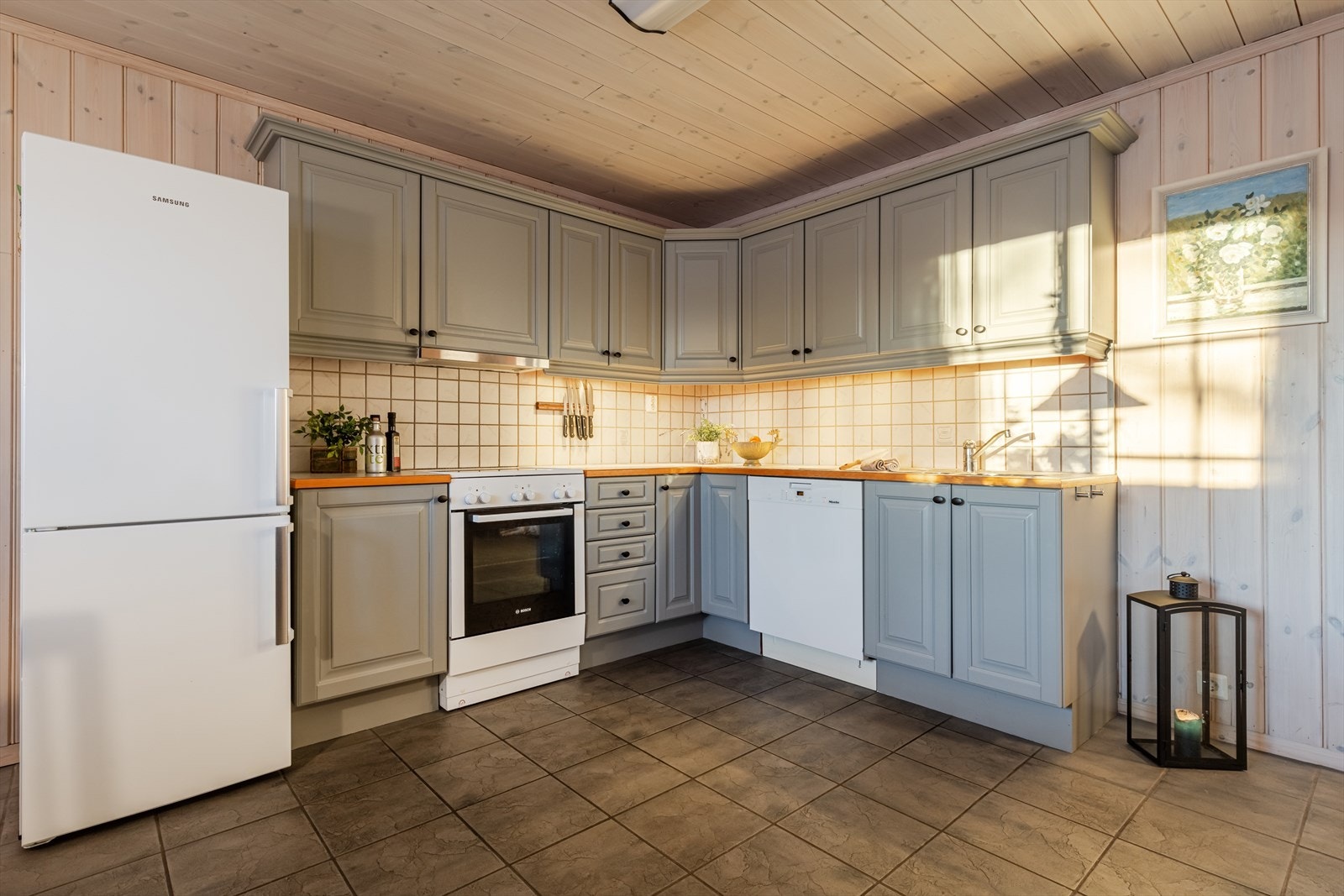 Lekkert kjøkken - malt i desember 2022. Galleribilde