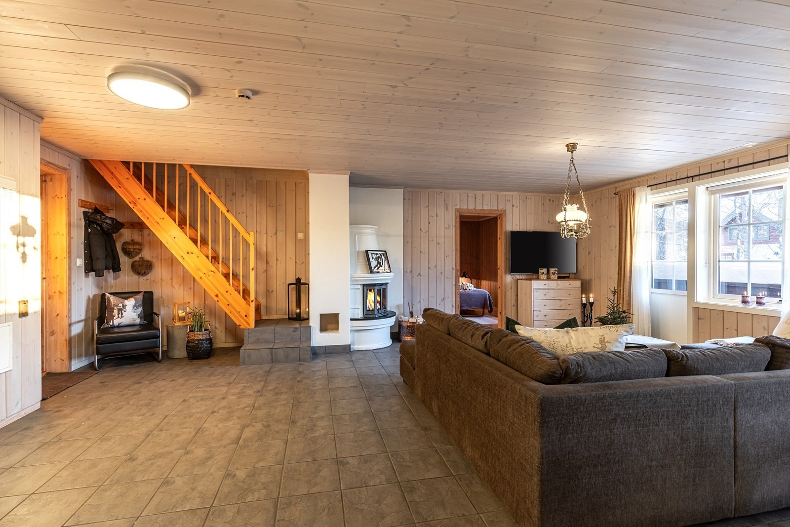 Fra kjøkken mot stue. Galleribilde