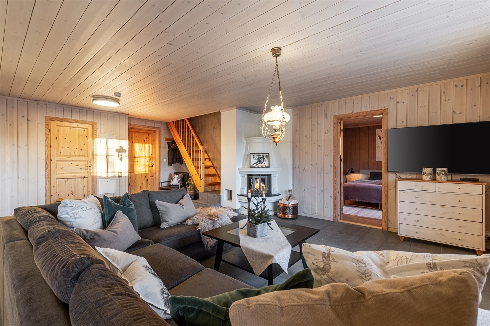 Fjellmegler Victoria Follesø har gleden av å presentere en meget innholdsrik toppleilighet, Hemsedalsvegen 2563 - leilighet 7. Galleribilde