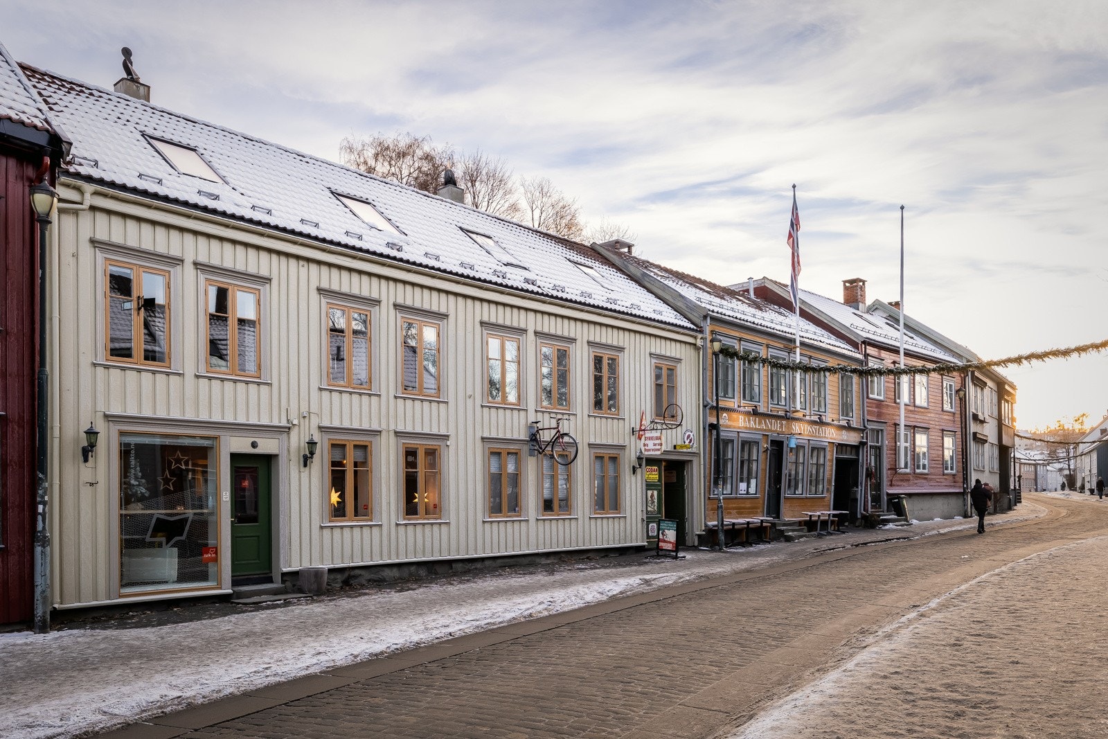 Bakklandet er en severdighet i seg selv, med bryggerekken mot Nidelva og brosteinsbelagte gater med sjarmerende trehusbebyggelse Galleribilde