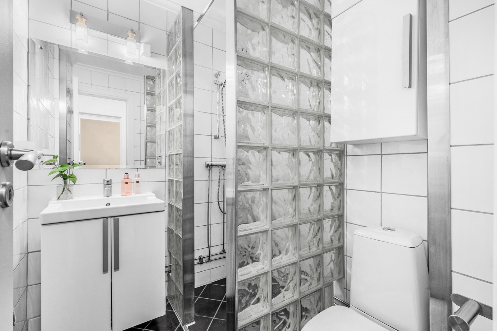 Et flislagt baderom med varme i gulvet. Galleribilde