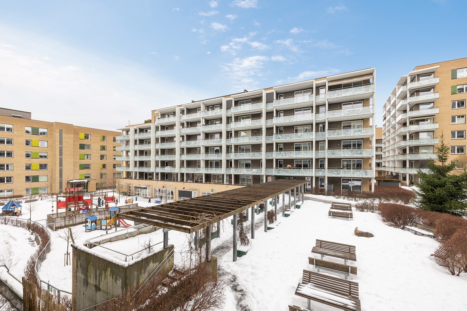 Attraktiv beliggenhet ved Lillo gård i prosjektet Lillohagen. Kort vei til off. kommunikasjon, butikker, caféer osv. Galleribilde