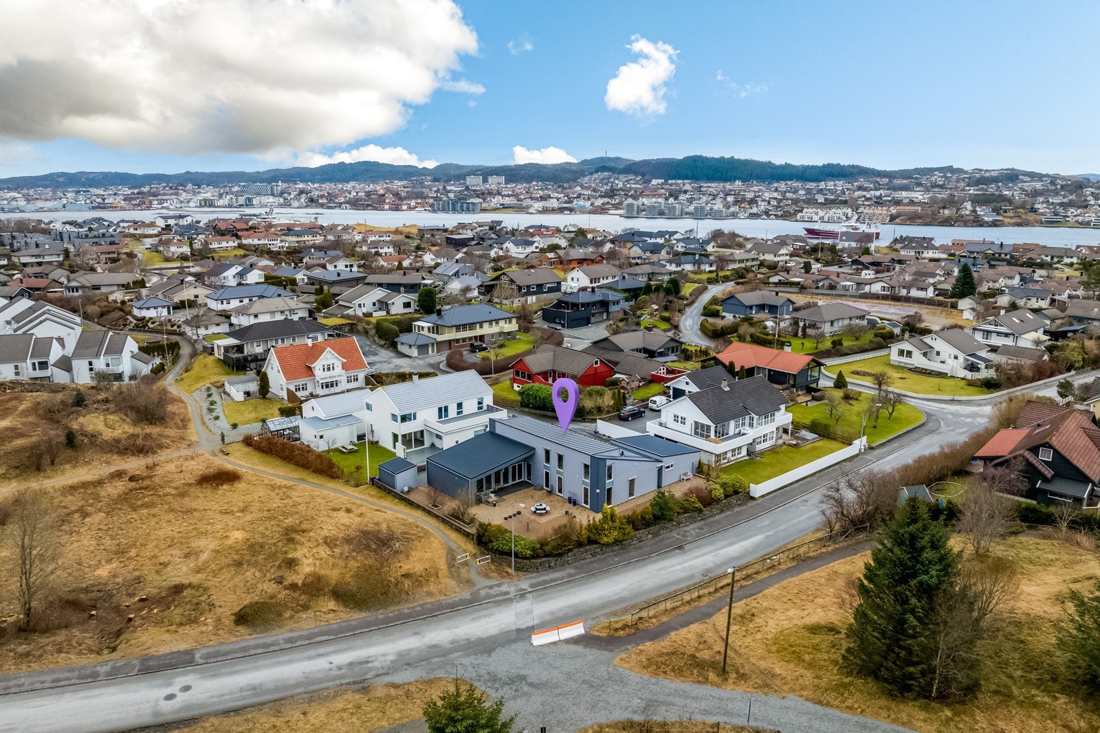Velkommen til Hyldalvegen 8 - Presentert av Joakim Steine v/Eiendomsmegler A! Galleribilde