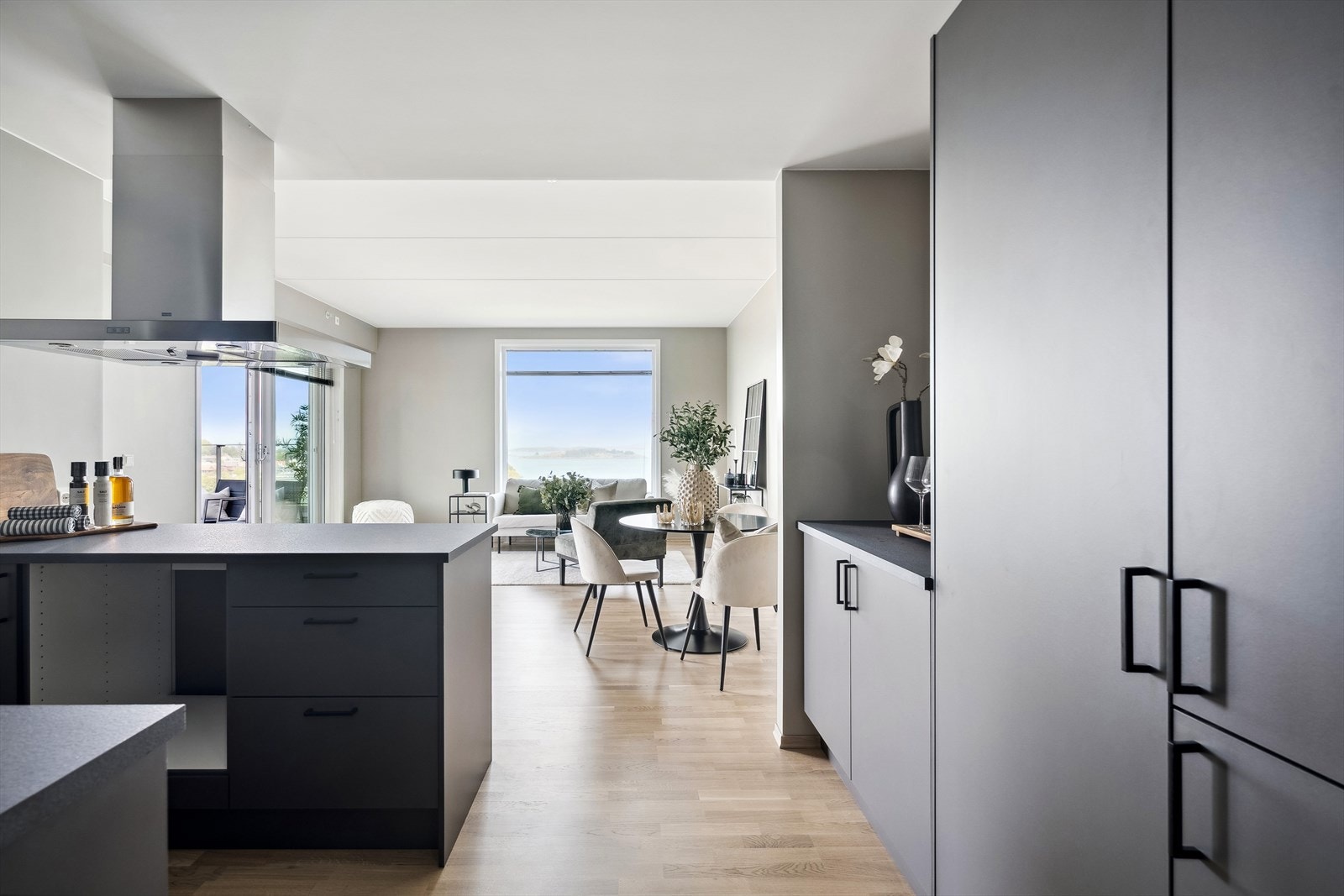 004_Flott kjøkken klargjort for integrerte hvitevarer.jpg Galleribilde