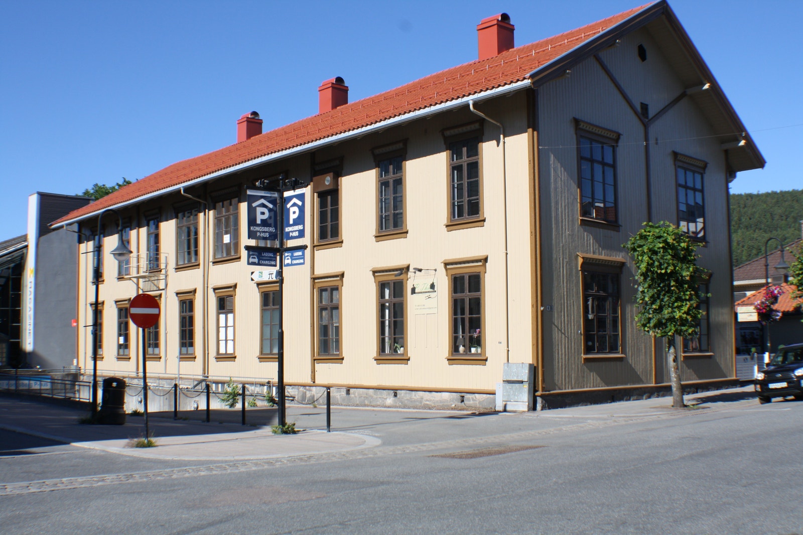 "Skolebygget" Nymoens Torg 4B Galleribilde