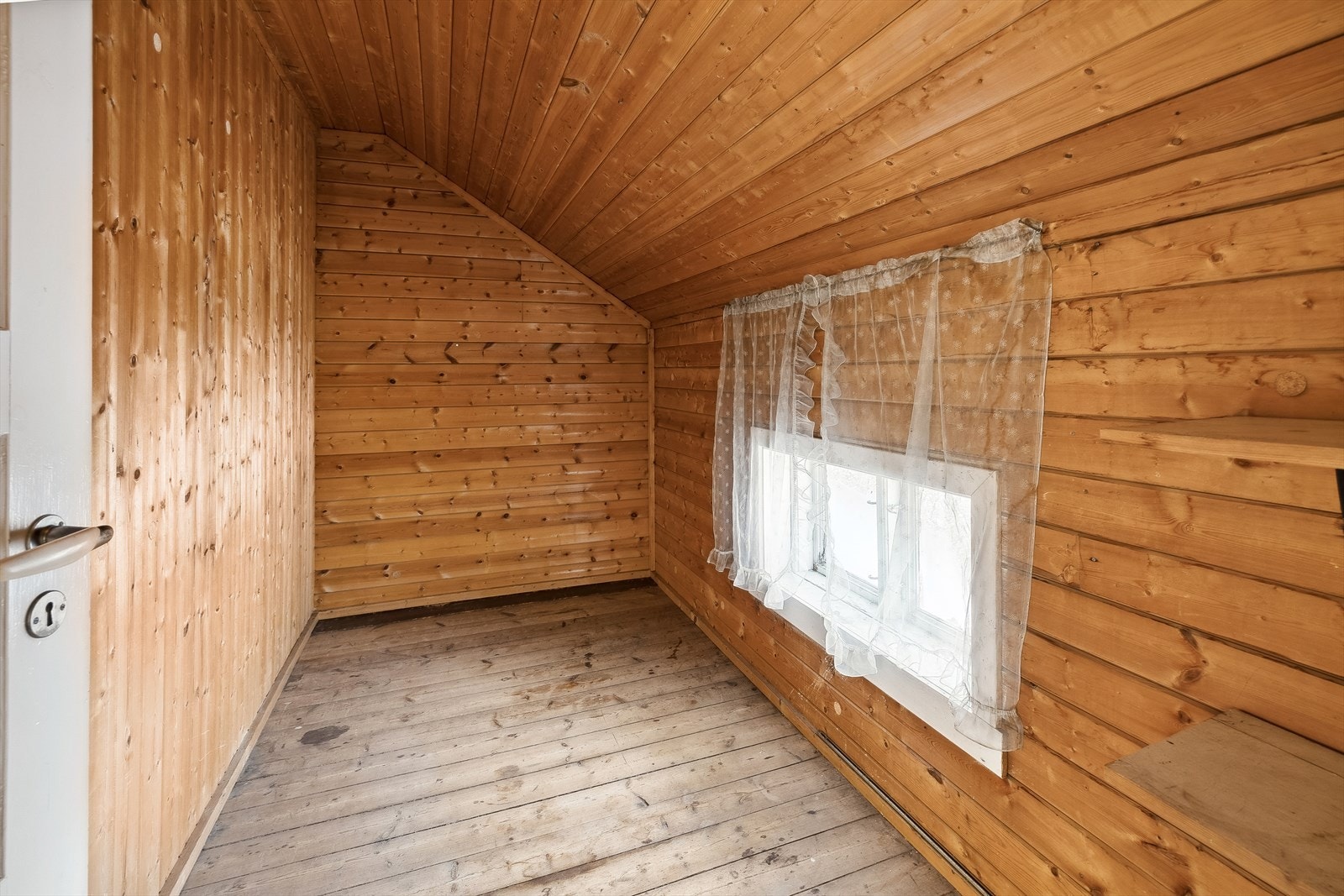 Gode lagringsmuligheter i flere kott i 2.etg. Galleribilde