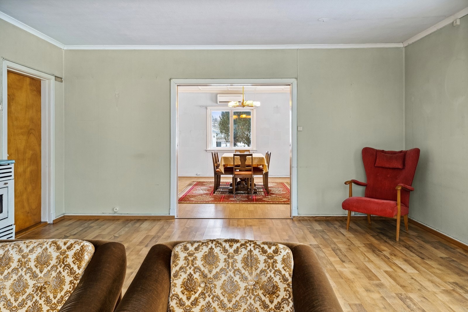 Stue mot spisestue. Galleribilde