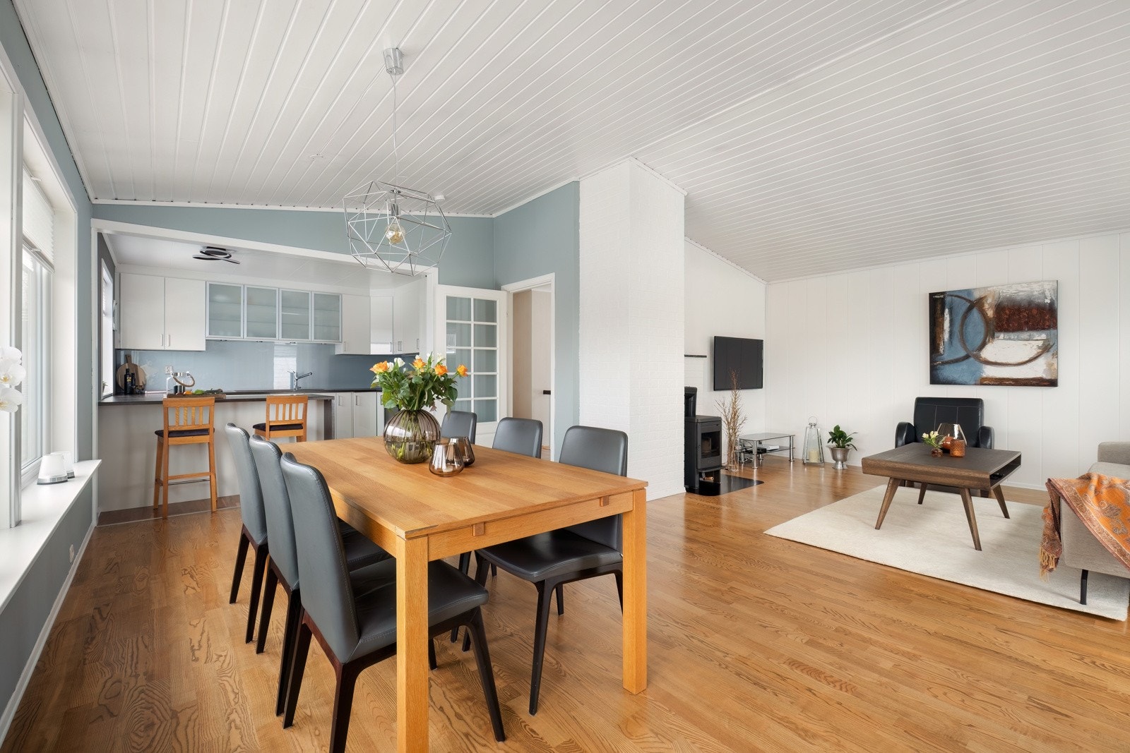 Stue/ kjøkken i åpen løsning på 45 kvm. Galleribilde