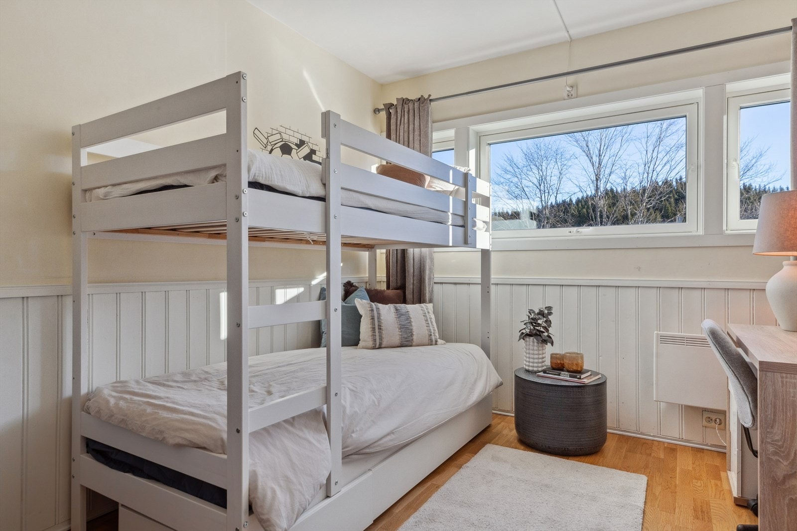 Soverommene måler henholdsvis ca. 7,5, 13 og 13,5 kvm. Galleribilde