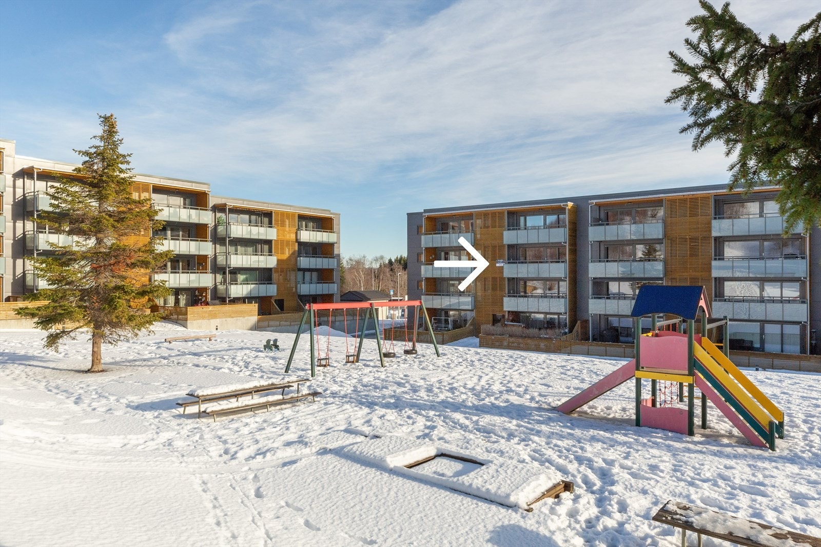 Stedet er barnevennlig, og rundt byggene har borettslaget et fint fellesområde med lekeplass og store grøntarealer. Galleribilde