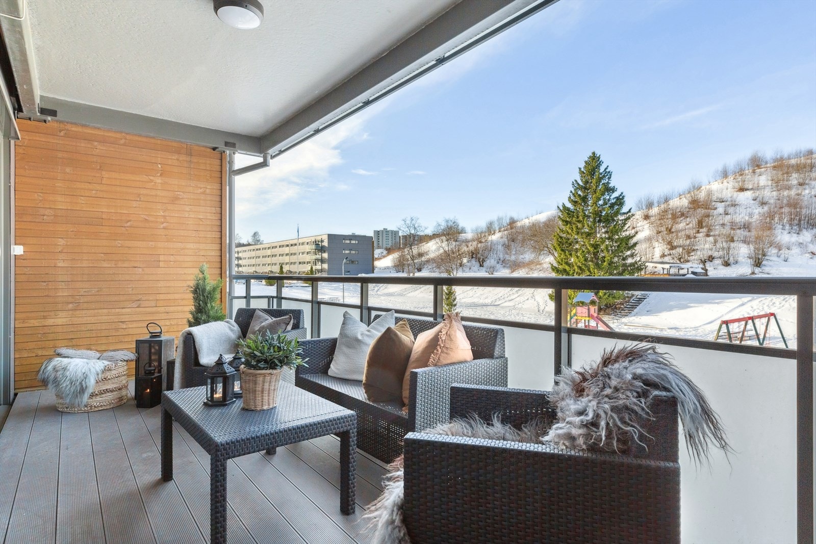 Balkongen har en god intern beliggenhet der fin kvelds- og ettermiddagssol kan nytes til fulle. Galleribilde