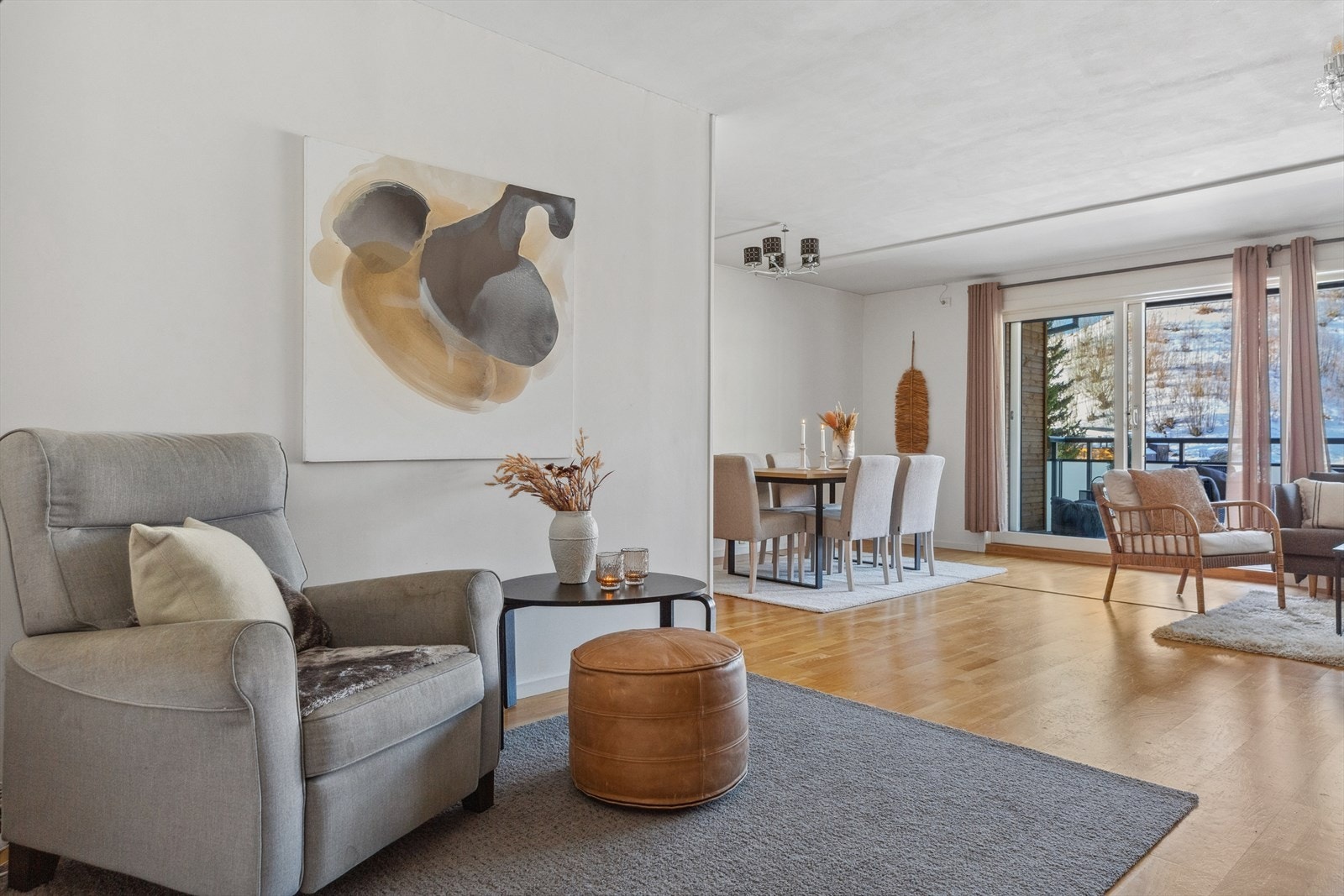 Borettslaget er vesentlig oppgradert, med blant annet nytt tak, nye vinduer og etterisolering med ny kledning. Galleribilde