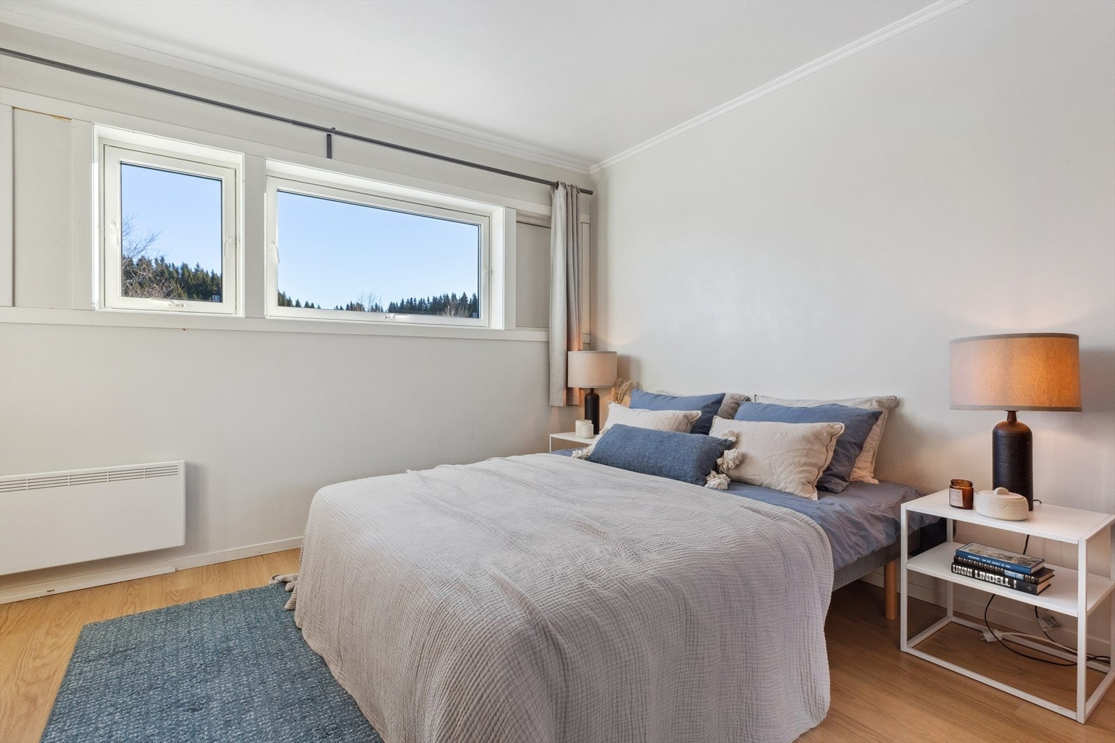 Planløsningen byr på tre soverom i den ene enden av leiligheten. Galleribilde